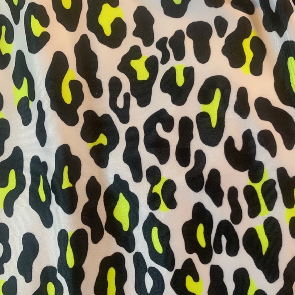 Fun posing suits - Picture 8 of 11